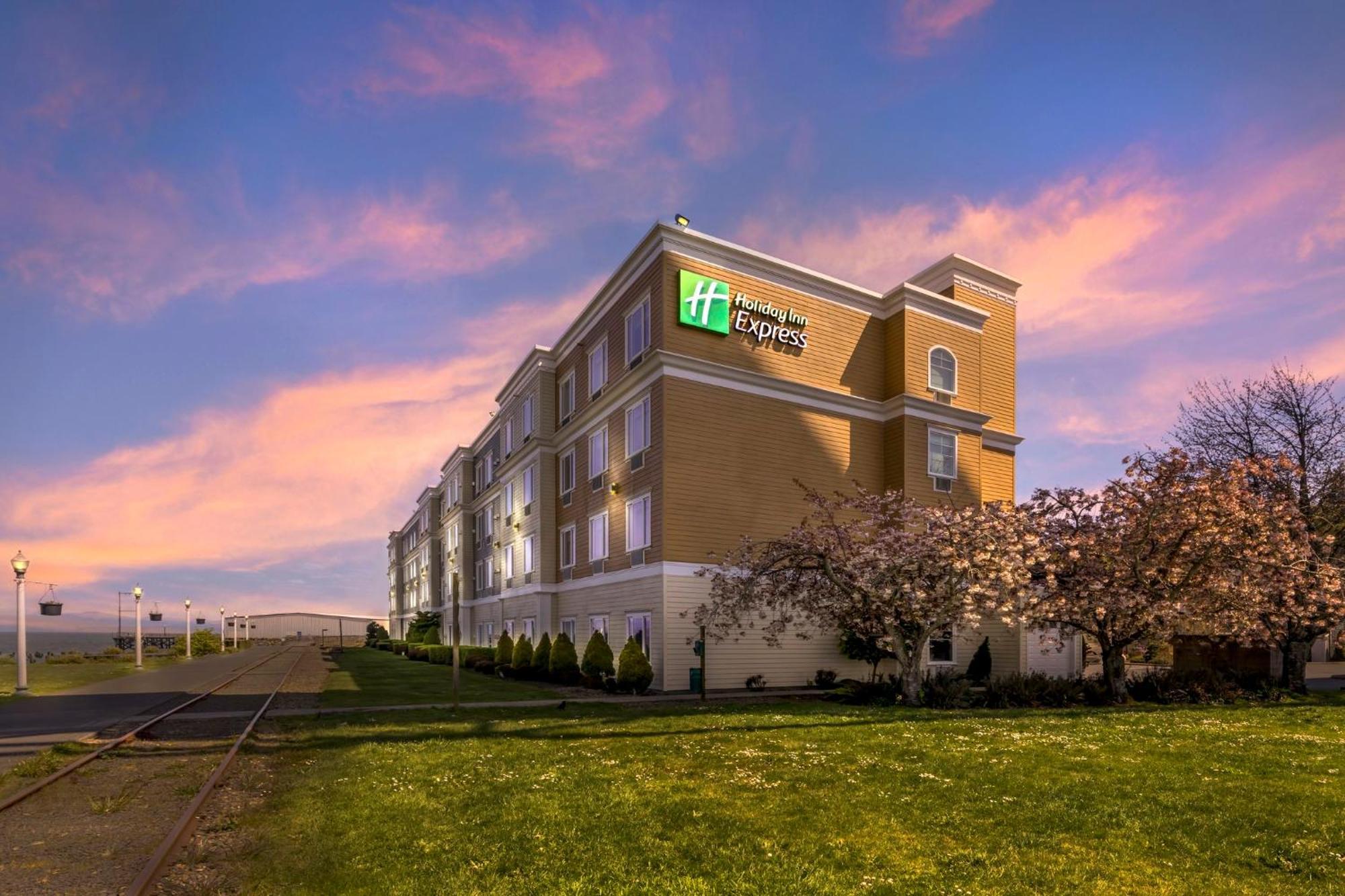 Holiday Inn Express Hotel & Suites Astoria By Ihg Bagian luar foto