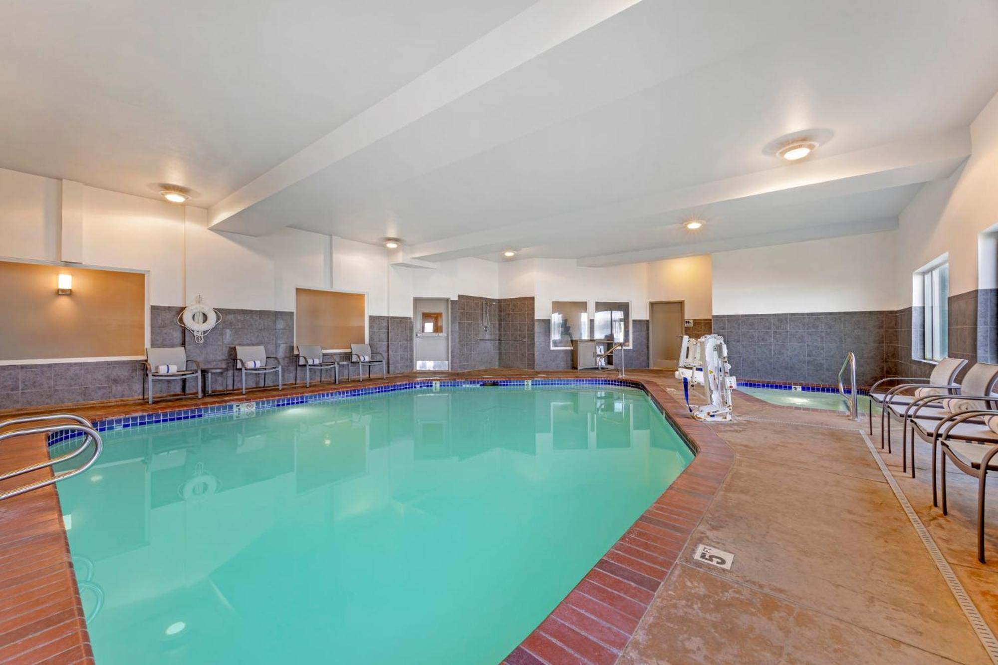 Holiday Inn Express Hotel & Suites Astoria By Ihg Bagian luar foto