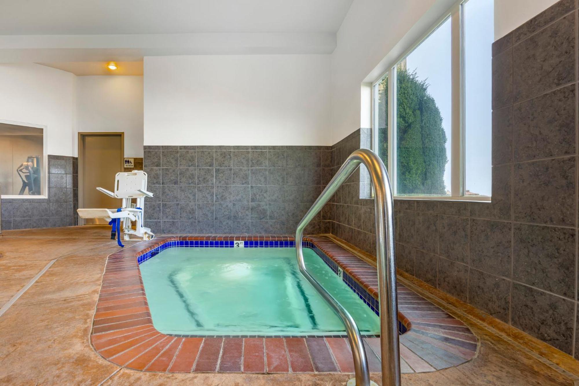 Holiday Inn Express Hotel & Suites Astoria By Ihg Bagian luar foto