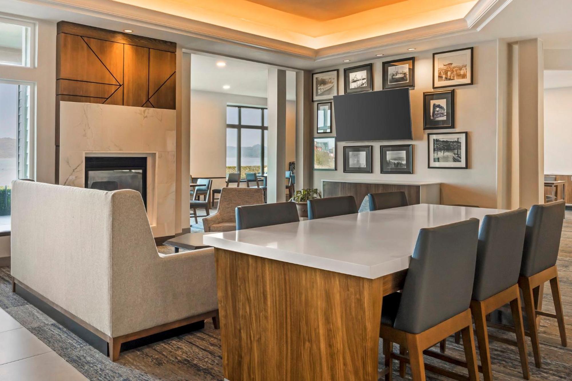 Holiday Inn Express Hotel & Suites Astoria By Ihg Bagian luar foto